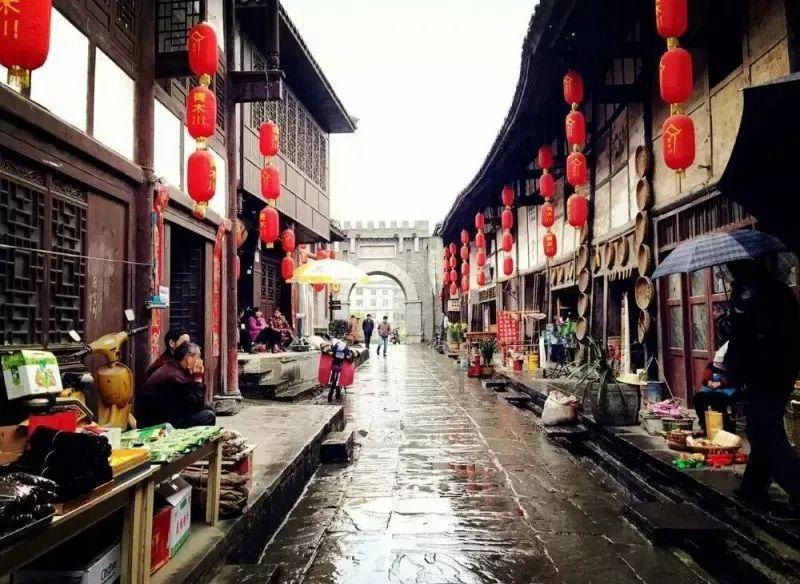 建行东营东三路支行:积极开展反洗钱宣传活动